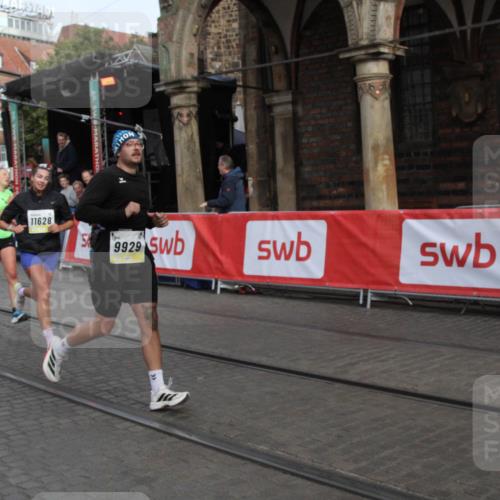 05.10.2025 - 20. swb-Marathon Bremen Yannick Fuchs http://msf.ph/oto/9316638 05.10.2025 10:47:59 Ziel 9929, 10089, 11187, 11628 meine-sportfotos.de