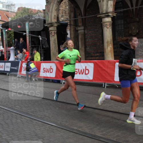 05.10.2025 - 20. swb-Marathon Bremen Yannick Fuchs http://msf.ph/oto/9316640 05.10.2025 10:48:00 Ziel 9929, 10089, 10266, 11187, 11628 meine-sportfotos.de