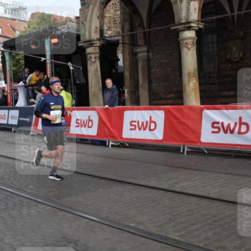 05.10.2025 - 20. swb-Marathon Bremen Yannick Fuchs http://msf.ph/oto/9316642 05.10.2025 10:48:04 Ziel 9240, 10266, 11187 meine-sportfotos.de