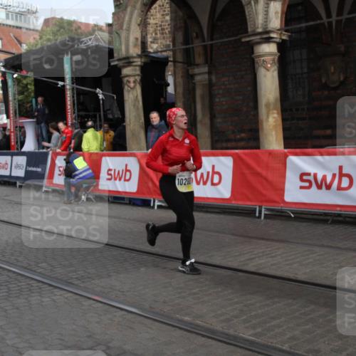 05.10.2025 - 20. swb-Marathon Bremen Yannick Fuchs http://msf.ph/oto/9316644 05.10.2025 10:48:05 Ziel 9240, 10266, 11187 meine-sportfotos.de