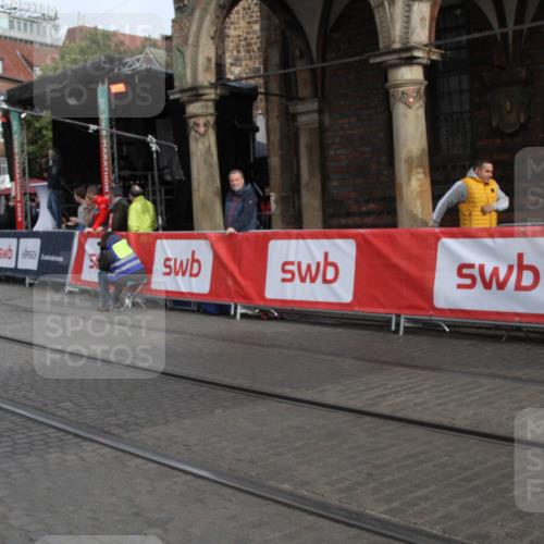 05.10.2025 - 20. swb-Marathon Bremen Yannick Fuchs http://msf.ph/oto/9316646 05.10.2025 10:48:09 Ziel 10392, 10723, 10818 meine-sportfotos.de