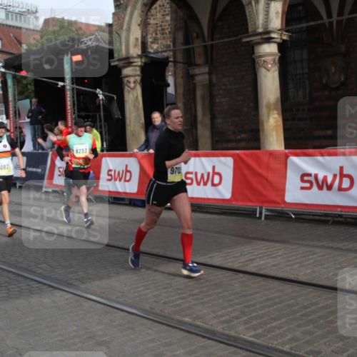 05.10.2025 - 20. swb-Marathon Bremen Yannick Fuchs http://msf.ph/oto/9316656 05.10.2025 10:48:21 Ziel 9293, 9641, 9706, 10931, 11119, 11292, 11561, 11637 meine-sportfotos.de