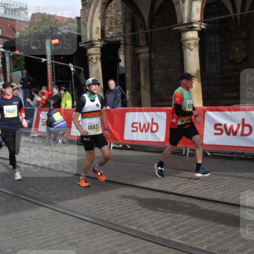05.10.2025 - 20. swb-Marathon Bremen Yannick Fuchs http://msf.ph/oto/9316658 05.10.2025 10:48:22 Ziel 9293, 9404, 9641, 9706, 10931, 11119, 11292, 11561, 11637 meine-sportfotos.de