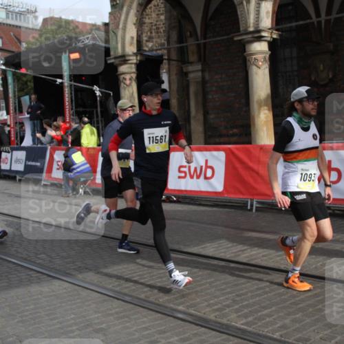 05.10.2025 - 20. swb-Marathon Bremen Yannick Fuchs http://msf.ph/oto/9316660 05.10.2025 10:48:23 Ziel 9223, 9293, 9404, 9641, 10931, 11119, 11292, 11561, 11637 meine-sportfotos.de
