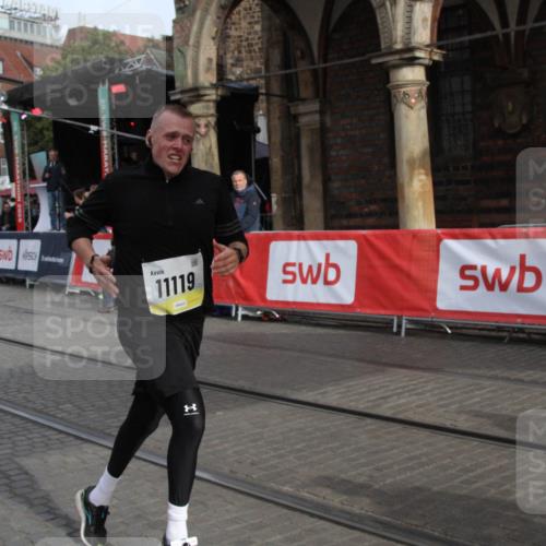 05.10.2025 - 20. swb-Marathon Bremen Yannick Fuchs http://msf.ph/oto/9316664 05.10.2025 10:48:24 Ziel 9223, 9404, 9641, 9704, 9810, 11119, 11292, 11637 meine-sportfotos.de