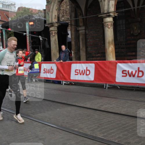 05.10.2025 - 20. swb-Marathon Bremen Yannick Fuchs http://msf.ph/oto/9316665 05.10.2025 10:48:26 Ziel 8787, 9223, 9404, 9665, 9704, 9810, 9958, 10109, 10211, 11292 meine-sportfotos.de