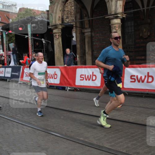 05.10.2025 - 20. swb-Marathon Bremen Yannick Fuchs http://msf.ph/oto/9316671 05.10.2025 10:48:30 Ziel 8787, 9298, 9665, 9704, 9810, 9958, 10109, 10131, 10211, 10685, 11005, 11357 meine-sportfotos.de