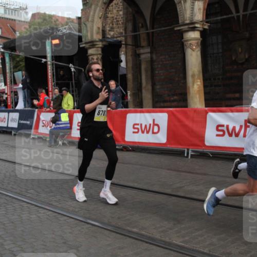 05.10.2025 - 20. swb-Marathon Bremen Yannick Fuchs http://msf.ph/oto/9316673 05.10.2025 10:48:31 Ziel 8787, 9298, 9665, 9958, 10109, 10131, 10177, 10211, 10685, 11005, 11357, 11505 meine-sportfotos.de