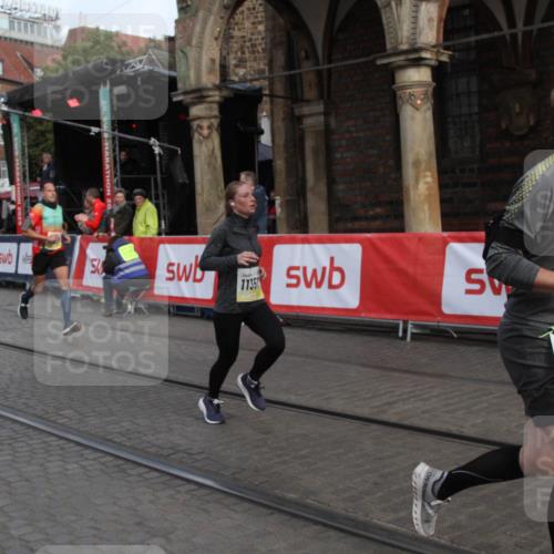 05.10.2025 - 20. swb-Marathon Bremen Yannick Fuchs http://msf.ph/oto/9316678 05.10.2025 10:48:36 Ziel 9385, 9437, 9478, 10177, 11005, 11357, 11505 meine-sportfotos.de