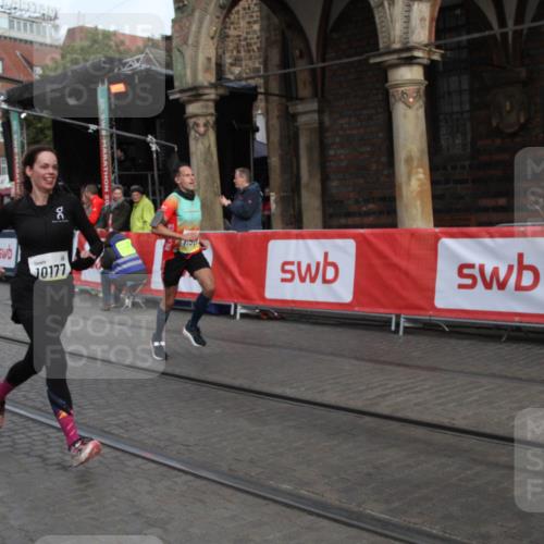 05.10.2025 - 20. swb-Marathon Bremen Yannick Fuchs http://msf.ph/oto/9316679 05.10.2025 10:48:36 Ziel 9385, 9437, 9478, 10177, 11005, 11357, 11505 meine-sportfotos.de