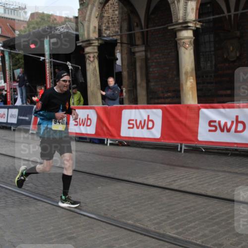 05.10.2025 - 20. swb-Marathon Bremen Yannick Fuchs http://msf.ph/oto/9316684 05.10.2025 10:48:42 Ziel 9406, 10303, 11096 meine-sportfotos.de