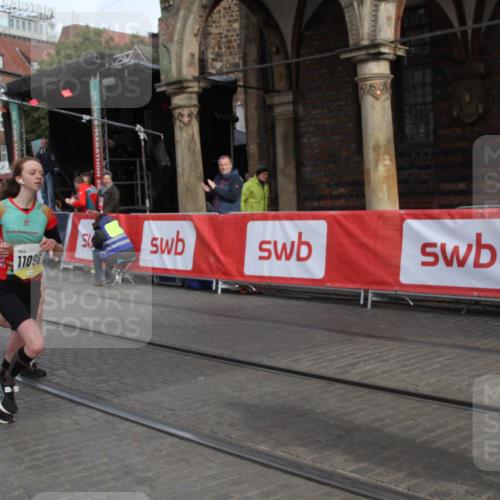 05.10.2025 - 20. swb-Marathon Bremen Yannick Fuchs http://msf.ph/oto/9316685 05.10.2025 10:48:43 Ziel 9406, 10303, 11096 meine-sportfotos.de