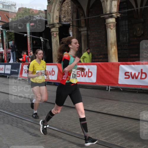 05.10.2025 - 20. swb-Marathon Bremen Yannick Fuchs http://msf.ph/oto/9316686 05.10.2025 10:48:43 Ziel 9406, 10303, 11096 meine-sportfotos.de