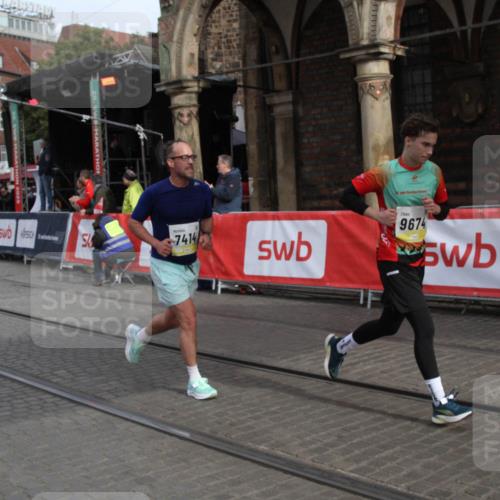 05.10.2025 - 20. swb-Marathon Bremen Yannick Fuchs http://msf.ph/oto/9316692 05.10.2025 10:48:56 Ziel 7414, 9255, 9583, 9674, 10047, 10877 meine-sportfotos.de