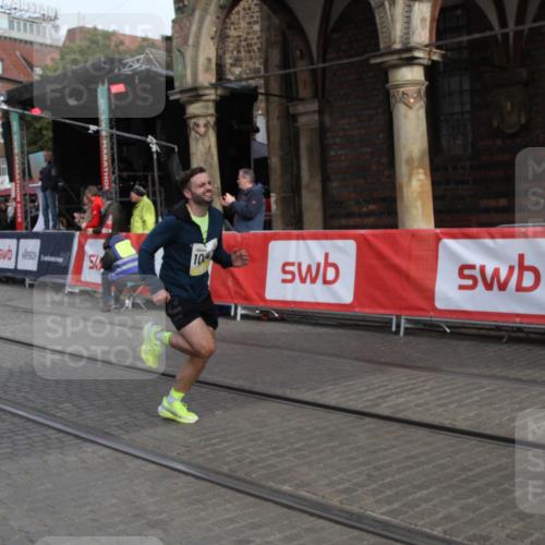05.10.2025 - 20. swb-Marathon Bremen Yannick Fuchs http://msf.ph/oto/9316693 05.10.2025 10:48:58 Ziel 7414, 9255, 9583, 10047, 10877, 11248 meine-sportfotos.de