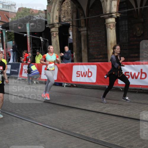05.10.2025 - 20. swb-Marathon Bremen Yannick Fuchs http://msf.ph/oto/9316694 05.10.2025 10:49:01 Ziel 9255, 9583, 10877, 10973, 11248 meine-sportfotos.de