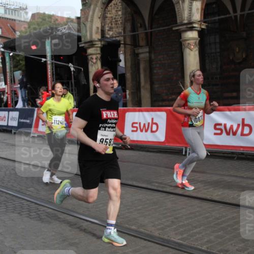 05.10.2025 - 20. swb-Marathon Bremen Yannick Fuchs http://msf.ph/oto/9316696 05.10.2025 10:49:01 Ziel 9255, 9583, 10877, 10973, 11248 meine-sportfotos.de