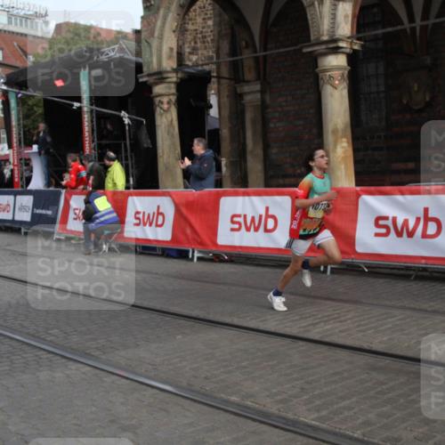 05.10.2025 - 20. swb-Marathon Bremen Yannick Fuchs http://msf.ph/oto/9316701 05.10.2025 10:49:08 Ziel 9014, 9216, 9317, 10449, 10733, 11695 meine-sportfotos.de