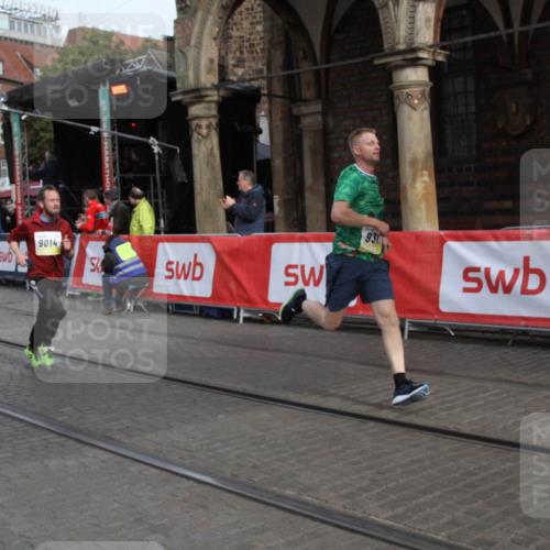 05.10.2025 - 20. swb-Marathon Bremen Yannick Fuchs http://msf.ph/oto/9316702 05.10.2025 10:49:10 Ziel 7202, 9014, 9317, 9556, 10449, 11695 meine-sportfotos.de