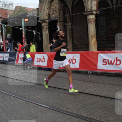 05.10.2025 - 20. swb-Marathon Bremen Yannick Fuchs http://msf.ph/oto/9316704 05.10.2025 10:49:12 Ziel 7202, 9014, 9457, 9556, 10016, 10449, 11673, 11695 meine-sportfotos.de
