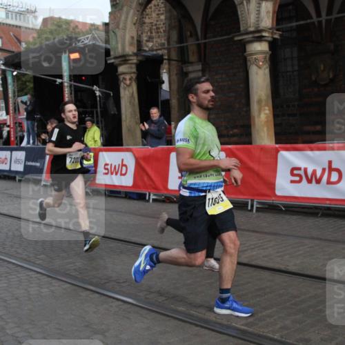05.10.2025 - 20. swb-Marathon Bremen Yannick Fuchs http://msf.ph/oto/9316706 05.10.2025 10:49:14 Ziel 7202, 9457, 9556, 10016, 10221, 11673, 11695 meine-sportfotos.de