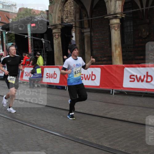 05.10.2025 - 20. swb-Marathon Bremen Yannick Fuchs http://msf.ph/oto/9316711 05.10.2025 10:49:21 Ziel 9333, 10715, 10735, 11057 meine-sportfotos.de