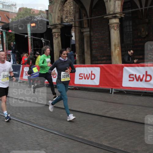 05.10.2025 - 20. swb-Marathon Bremen Yannick Fuchs http://msf.ph/oto/9316717 05.10.2025 10:49:30 Ziel 9233, 9435, 9555, 10118, 10381, 10519, 10673, 11319, 11487, 11672 meine-sportfotos.de