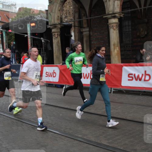 05.10.2025 - 20. swb-Marathon Bremen Yannick Fuchs http://msf.ph/oto/9316718 05.10.2025 10:49:30 Ziel 9233, 9435, 9555, 10118, 10381, 10519, 10673, 11319, 11487, 11672 meine-sportfotos.de