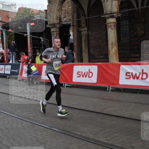 05.10.2025 - 20. swb-Marathon Bremen Yannick Fuchs http://msf.ph/oto/9316725 05.10.2025 10:49:34 Ziel 9233, 9626, 9627, 10381, 10888, 11487, 11579 meine-sportfotos.de