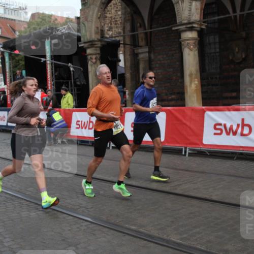 05.10.2025 - 20. swb-Marathon Bremen Yannick Fuchs http://msf.ph/oto/9316726 05.10.2025 10:49:39 Ziel 9626, 9627, 10636, 10712, 10888, 11579 meine-sportfotos.de