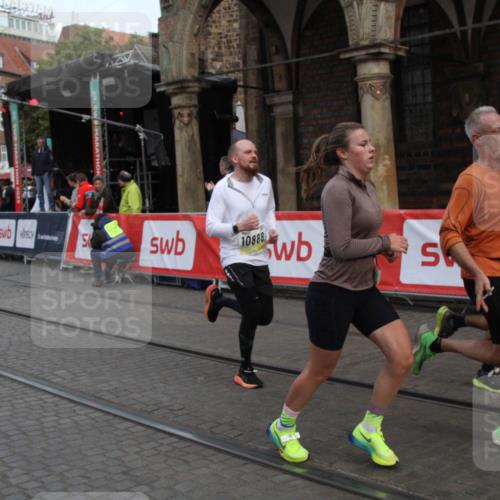 05.10.2025 - 20. swb-Marathon Bremen Yannick Fuchs http://msf.ph/oto/9316727 05.10.2025 10:49:39 Ziel 9626, 9627, 10636, 10712, 10888, 11579 meine-sportfotos.de