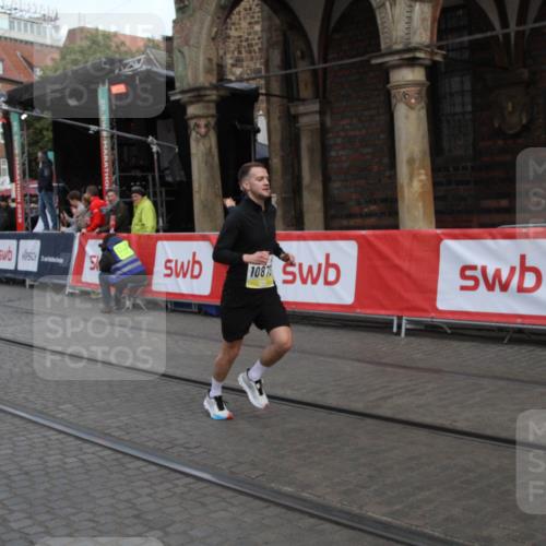 05.10.2025 - 20. swb-Marathon Bremen Yannick Fuchs http://msf.ph/oto/9316731 05.10.2025 10:49:47 Ziel 9452, 10726, 10873, 11692 meine-sportfotos.de