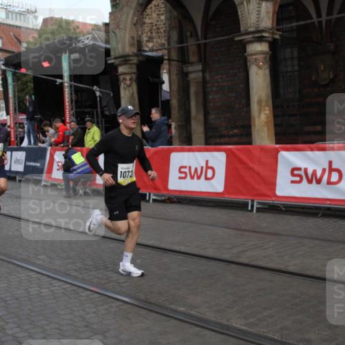 05.10.2025 - 20. swb-Marathon Bremen Yannick Fuchs http://msf.ph/oto/9316732 05.10.2025 10:49:48 Ziel 9452, 10726, 10781, 11692 meine-sportfotos.de