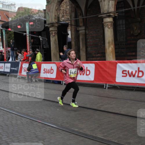05.10.2025 - 20. swb-Marathon Bremen Yannick Fuchs http://msf.ph/oto/9316734 05.10.2025 10:49:50 Ziel 9218, 9452, 10781 meine-sportfotos.de