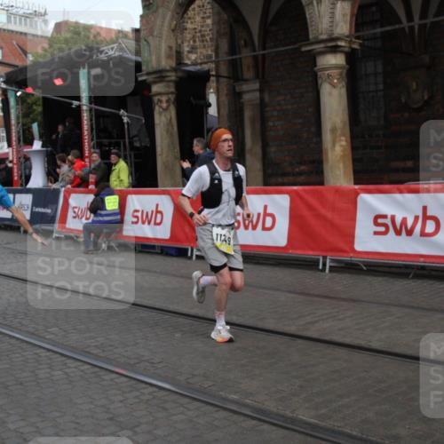 05.10.2025 - 20. swb-Marathon Bremen Yannick Fuchs http://msf.ph/oto/9316740 05.10.2025 10:49:59 Ziel 10159, 10946, 11642, 11749 meine-sportfotos.de