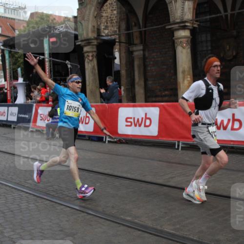 05.10.2025 - 20. swb-Marathon Bremen Yannick Fuchs http://msf.ph/oto/9316741 05.10.2025 10:49:59 Ziel 10159, 10946, 11642, 11749 meine-sportfotos.de
