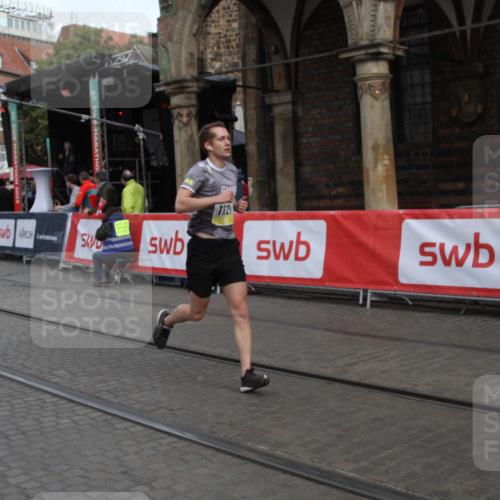 05.10.2025 - 20. swb-Marathon Bremen Yannick Fuchs http://msf.ph/oto/9316749 05.10.2025 10:50:10 Ziel 9485, 9787, 10246, 11104, 11208, 11288, 11295, 11621 meine-sportfotos.de