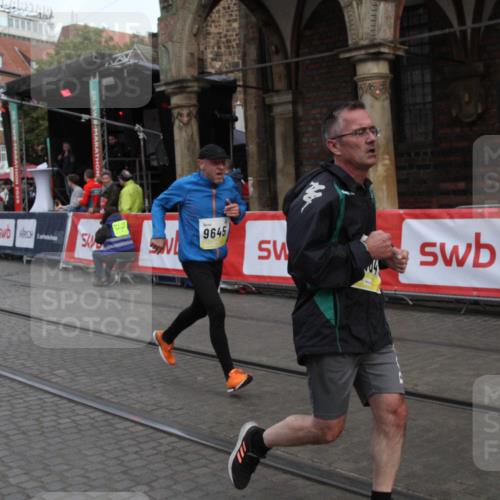 05.10.2025 - 20. swb-Marathon Bremen Yannick Fuchs http://msf.ph/oto/9316755 05.10.2025 10:50:16 Ziel 9579, 9645, 9689, 10022, 10356, 10400, 11104 meine-sportfotos.de
