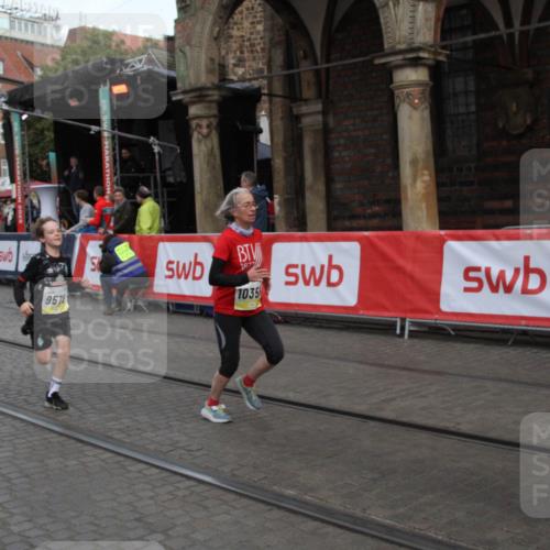 05.10.2025 - 20. swb-Marathon Bremen Yannick Fuchs http://msf.ph/oto/9316757 05.10.2025 10:50:19 Ziel 9579, 9689, 10022, 10356, 10400, 10443 meine-sportfotos.de