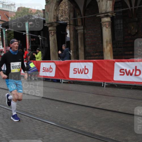 05.10.2025 - 20. swb-Marathon Bremen Yannick Fuchs http://msf.ph/oto/9316760 05.10.2025 10:50:22 Ziel 10022, 10443, 10923 meine-sportfotos.de