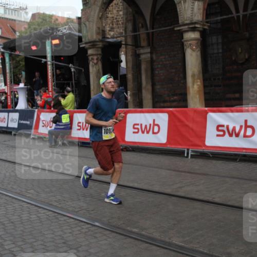 05.10.2025 - 20. swb-Marathon Bremen Yannick Fuchs http://msf.ph/oto/9316762 05.10.2025 10:50:27 Ziel 8866, 9740, 10537, 10923, 11022, 11254, 11298, 11460, 11531, 11740 meine-sportfotos.de
