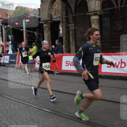 05.10.2025 - 20. swb-Marathon Bremen Yannick Fuchs http://msf.ph/oto/9316766 05.10.2025 10:50:31 Ziel 10066, 10537, 10638, 11239, 11241, 11254, 11298, 11344, 11531, 11660, 11740 meine-sportfotos.de