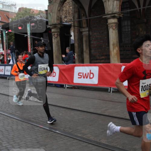 05.10.2025 - 20. swb-Marathon Bremen Yannick Fuchs http://msf.ph/oto/9316771 05.10.2025 10:50:34 Ziel 9337, 10066, 10199, 10638, 11239, 11241, 11344, 11660 meine-sportfotos.de
