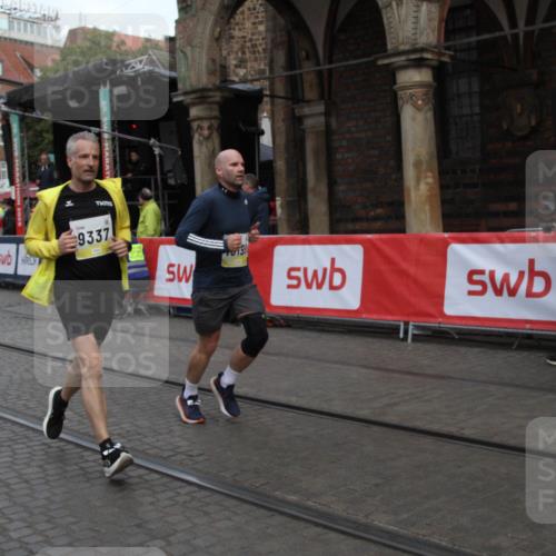05.10.2025 - 20. swb-Marathon Bremen Yannick Fuchs http://msf.ph/oto/9316773 05.10.2025 10:50:38 Ziel 9267, 9299, 9337, 9986, 10199, 10251, 11466 meine-sportfotos.de