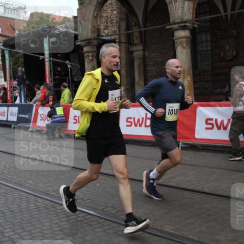 05.10.2025 - 20. swb-Marathon Bremen Yannick Fuchs http://msf.ph/oto/9316774 05.10.2025 10:50:38 Ziel 9267, 9299, 9337, 9986, 10199, 10251, 11466 meine-sportfotos.de