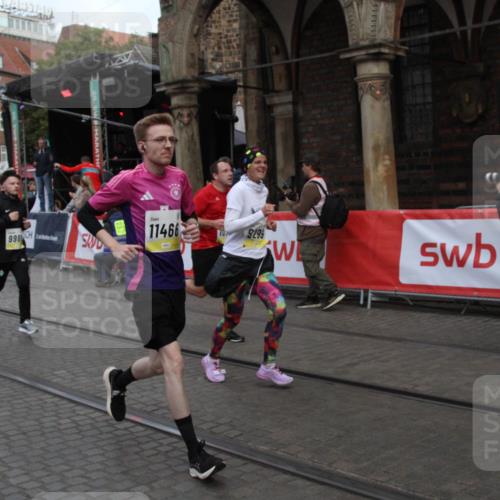 05.10.2025 - 20. swb-Marathon Bremen Yannick Fuchs http://msf.ph/oto/9316777 05.10.2025 10:50:41 Ziel 9267, 9299, 9578, 9986, 10251, 11062, 11466 meine-sportfotos.de