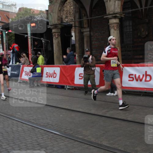 05.10.2025 - 20. swb-Marathon Bremen Yannick Fuchs http://msf.ph/oto/9316783 05.10.2025 10:50:48 Ziel 9230, 9658, 9742, 9832, 9969, 10043, 10279, 10479, 11451, 11543, 11661 meine-sportfotos.de