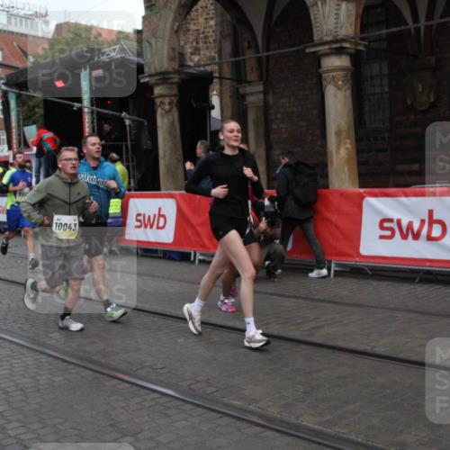 05.10.2025 - 20. swb-Marathon Bremen Yannick Fuchs http://msf.ph/oto/9316784 05.10.2025 10:50:49 Ziel 9230, 9251, 9277, 9658, 9742, 9832, 9888, 9969, 10043, 10279, 10479, 11451, 11543, 11661 meine-sportfotos.de