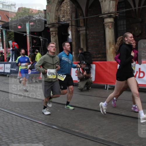 05.10.2025 - 20. swb-Marathon Bremen Yannick Fuchs http://msf.ph/oto/9316785 05.10.2025 10:50:49 Ziel 9230, 9251, 9277, 9658, 9742, 9832, 9888, 9969, 10043, 10279, 10479, 11451, 11543, 11661 meine-sportfotos.de