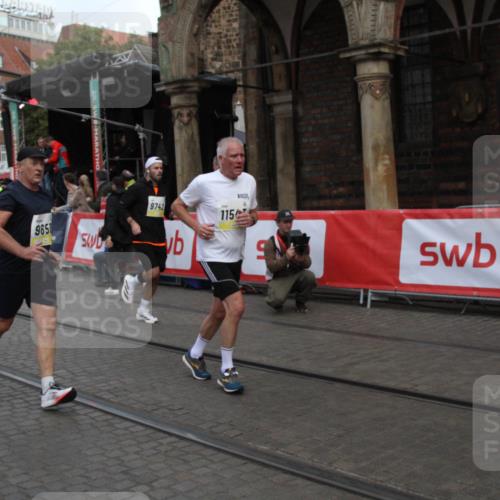 05.10.2025 - 20. swb-Marathon Bremen Yannick Fuchs http://msf.ph/oto/9316787 05.10.2025 10:50:51 Ziel 7733, 9251, 9277, 9658, 9715, 9742, 9888, 9969, 9975, 10043, 10224, 10279, 10479, 10689, 11543 meine-sportfotos.de